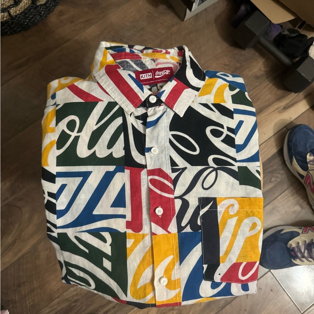 Kith x Coca Cola Hawaiian Button Up
Size L
Used in good condition 
#kith